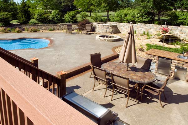 Outdoor Fireplaces in Kansas City