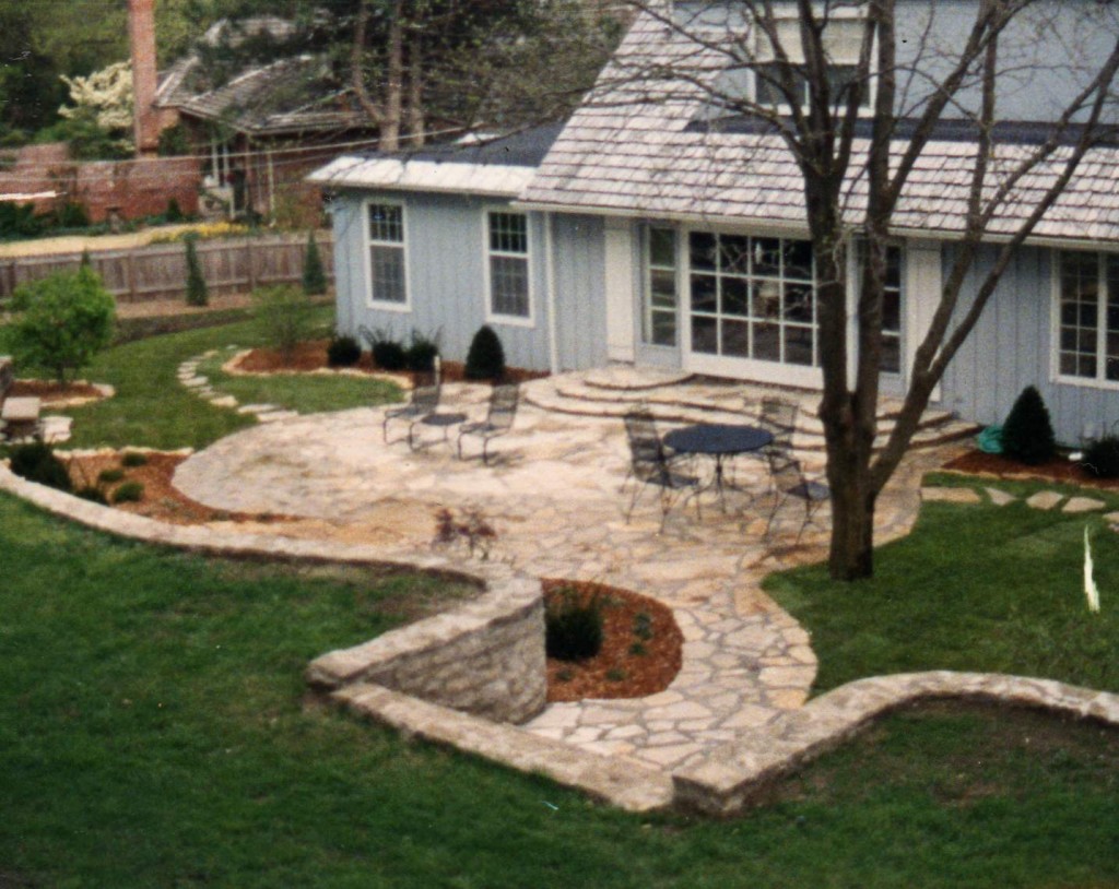 Mission  Hills outdoor living area, flagstone patio